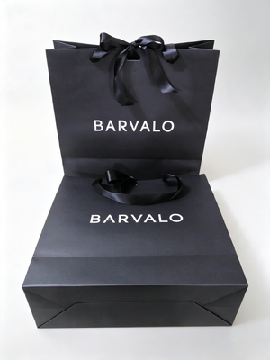Bom preço Bolsas de presente recicladas Bolsas de papel preto fosco com fita de cetim Arco para cosméticos de moda Joias e luxo Preços de embalagem de presentes on-line