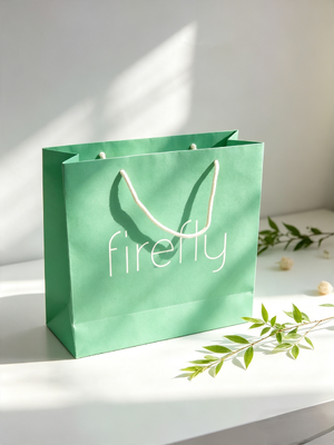 Bom preço Bolsas de presente recicladas personalizadas com tratamento impermeável laminado opcional e estampação a quente para melhor apresentação on-line