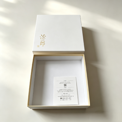 Bom preço Elegante estilo minimalista japonês Caixas de embalagem de chocolate com laminação fosca e acabamento interno de ouro claro perfeito para lanches assados on-line