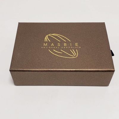 Bom preço Caixas de embalagem excelentes personalizadas do chocolate com o suporte interno da cor do ouro on-line