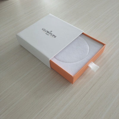 Bom preço Empacotamento feito sob encomenda da caixa de presente dos braceletes brancos das guardas-joias 157gsm do cartão on-line